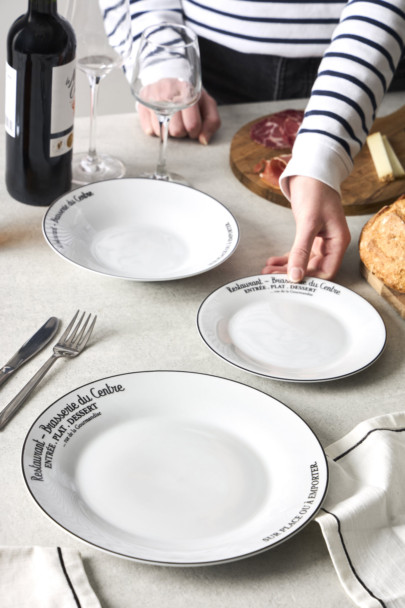 Picture of Service de Table en Porcelaine de 18 pièces pour 6 Personnes - Assiettes Plates, Assiettes Creuses, Assiettes à Dessert - Décor BRASSERIE du Centre