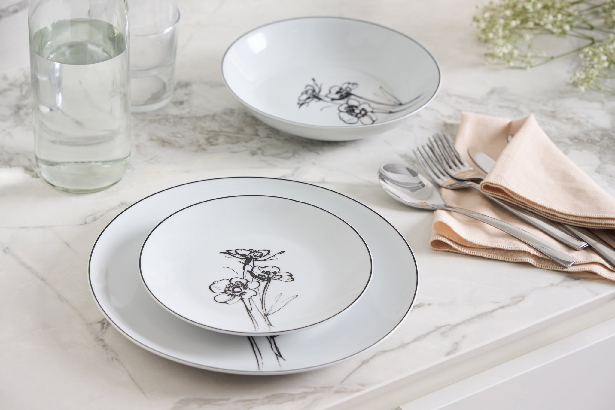 Picture of Service de Table en Porcelaine de 18 pièces pour 6 Personnes - Assiettes Plates, Assiettes Creuses, Assiettes à Dessert - Décor THE FLORAL